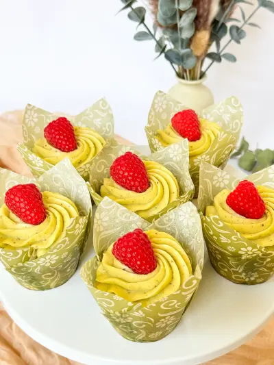 Pistachio cupcakes with raspberry