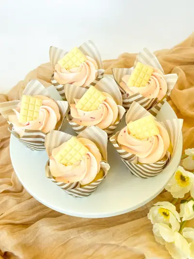 Vanilla strawberry cupcakes