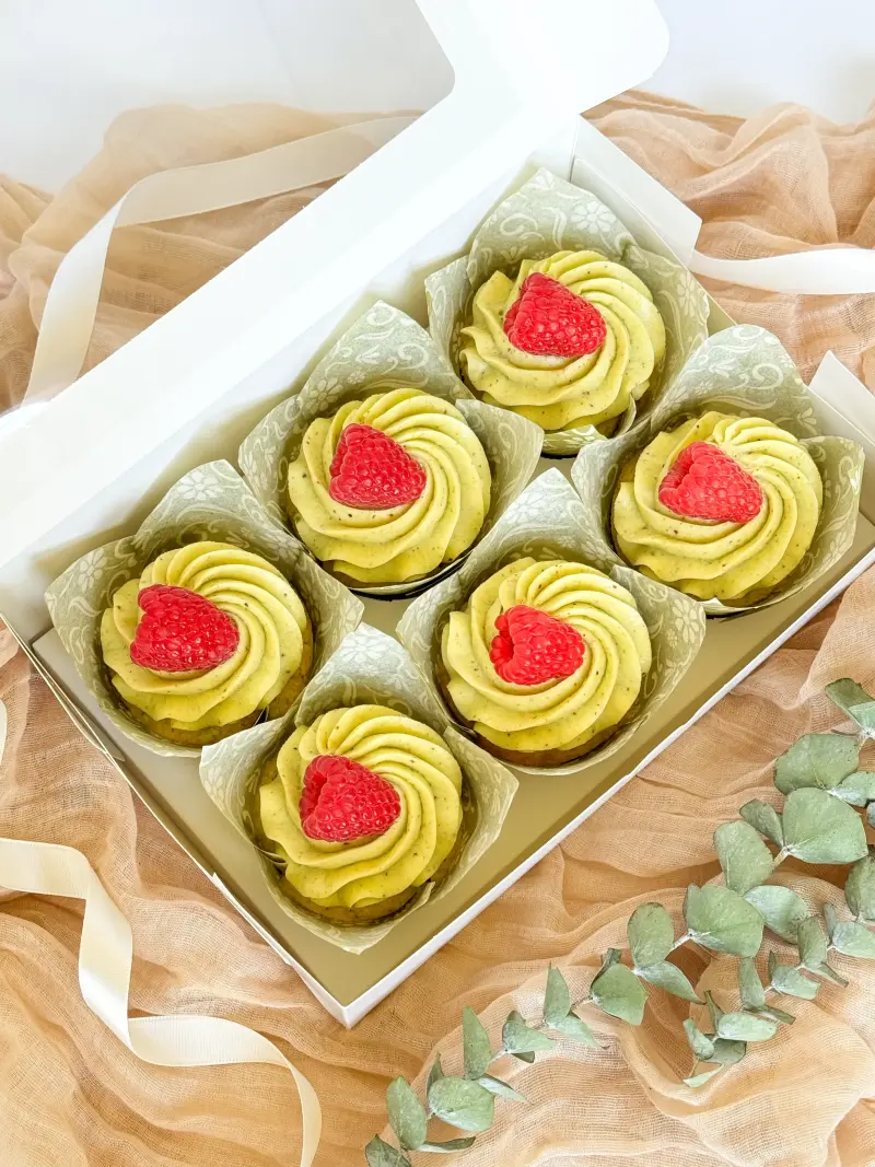 cupcakes in the box Active Image