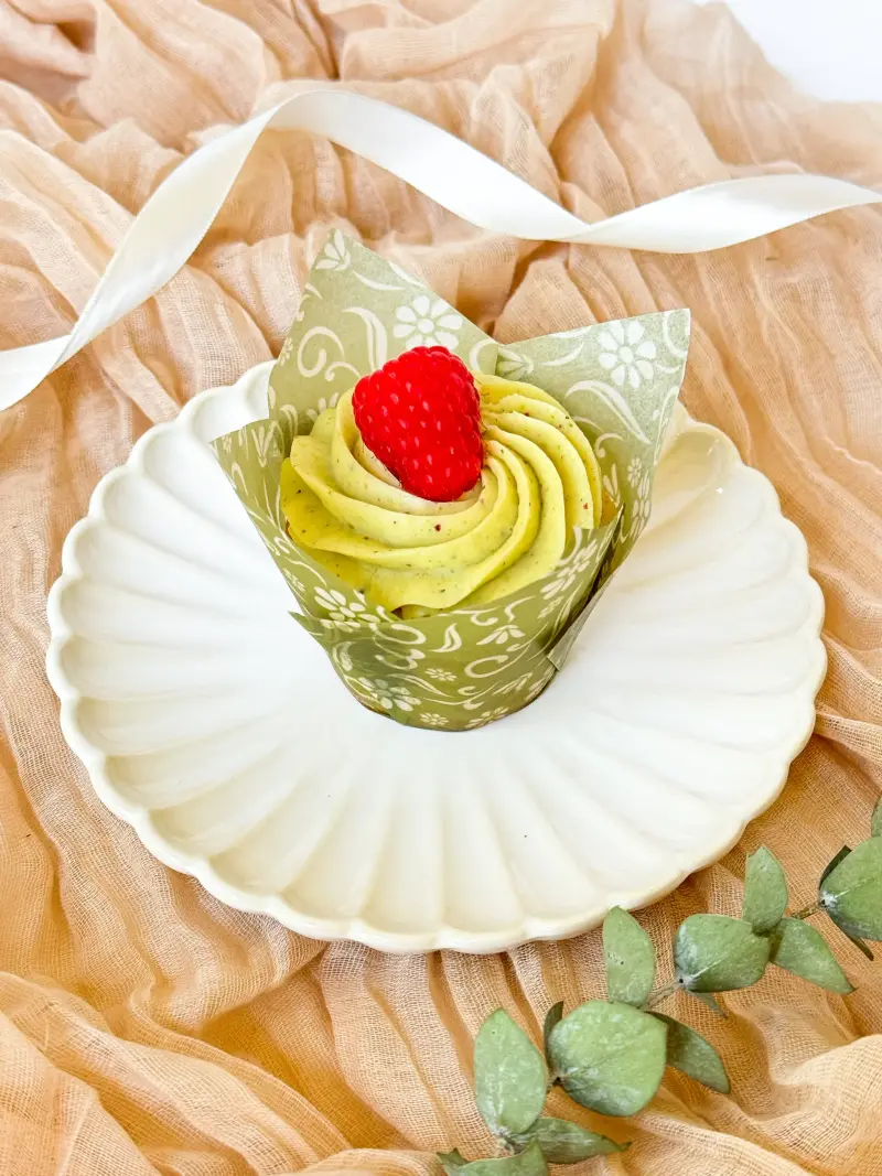 cupcake on the plate Active Image