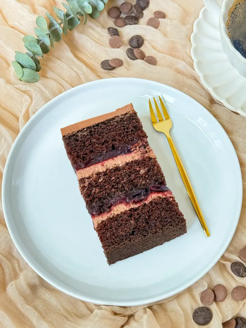 slice of chocolate cake Active Image