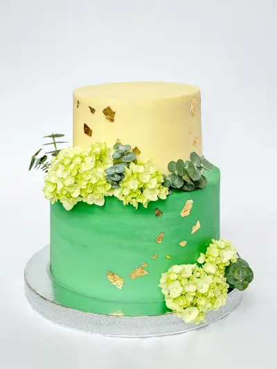 decorated wedding cake