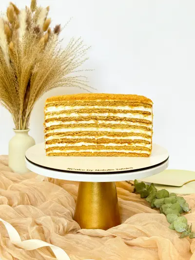 cut inside of honey cake 222